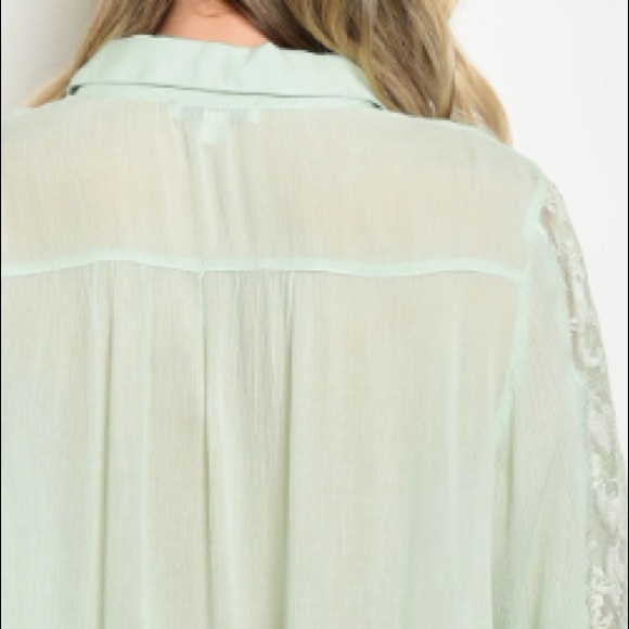 Pale sage mint button-up blouse w/lace detail - Picture 5 of 6